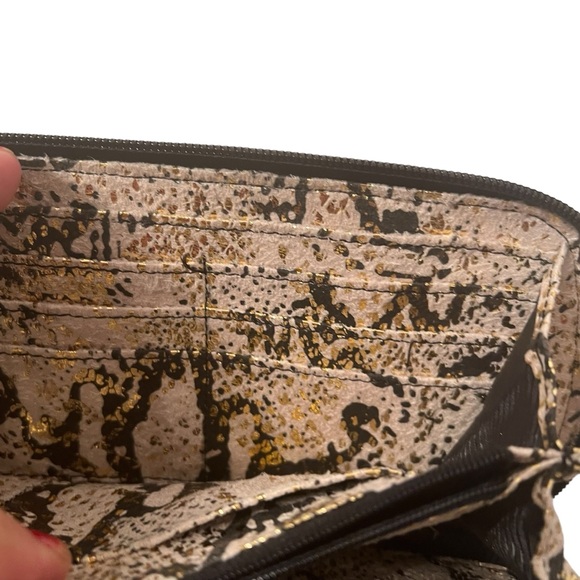 Kenneth Cole Reaction Animal Print Metallic Gold Wallet NWOT - Picture 5 of 6